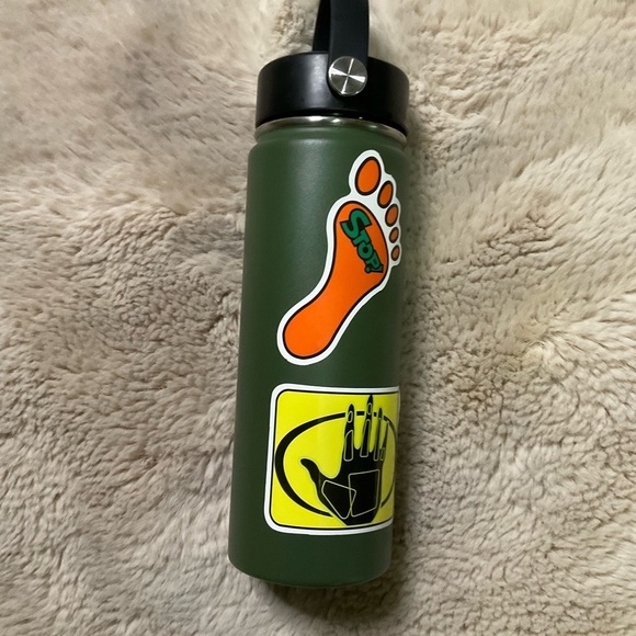 Hydro Flask 18 oz OD Green Water Bottle Insulated Loop Cap - Picture 4 of 9